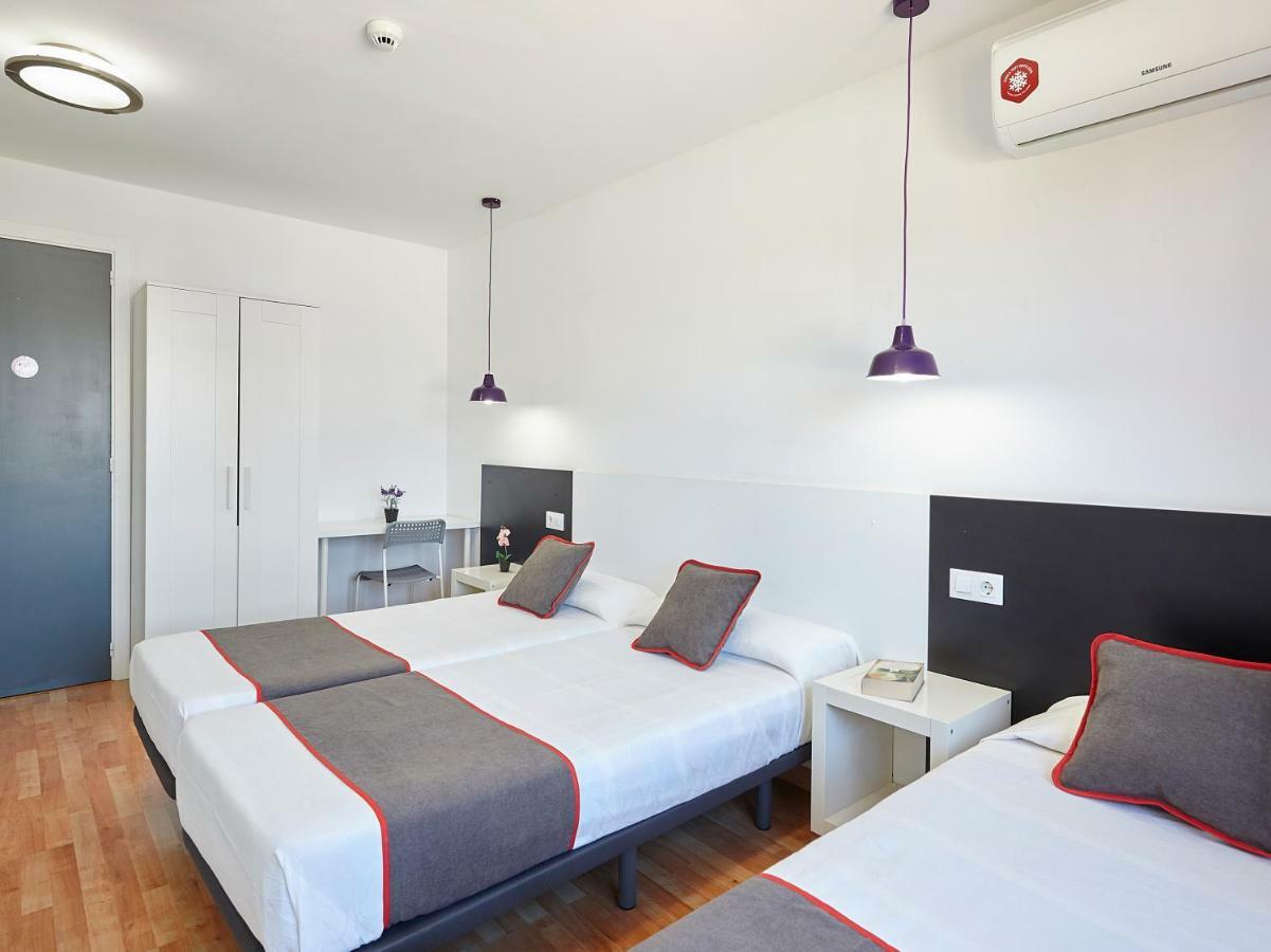 Hostal Mas Ferrer Cornellá de Terri Exteriör bild