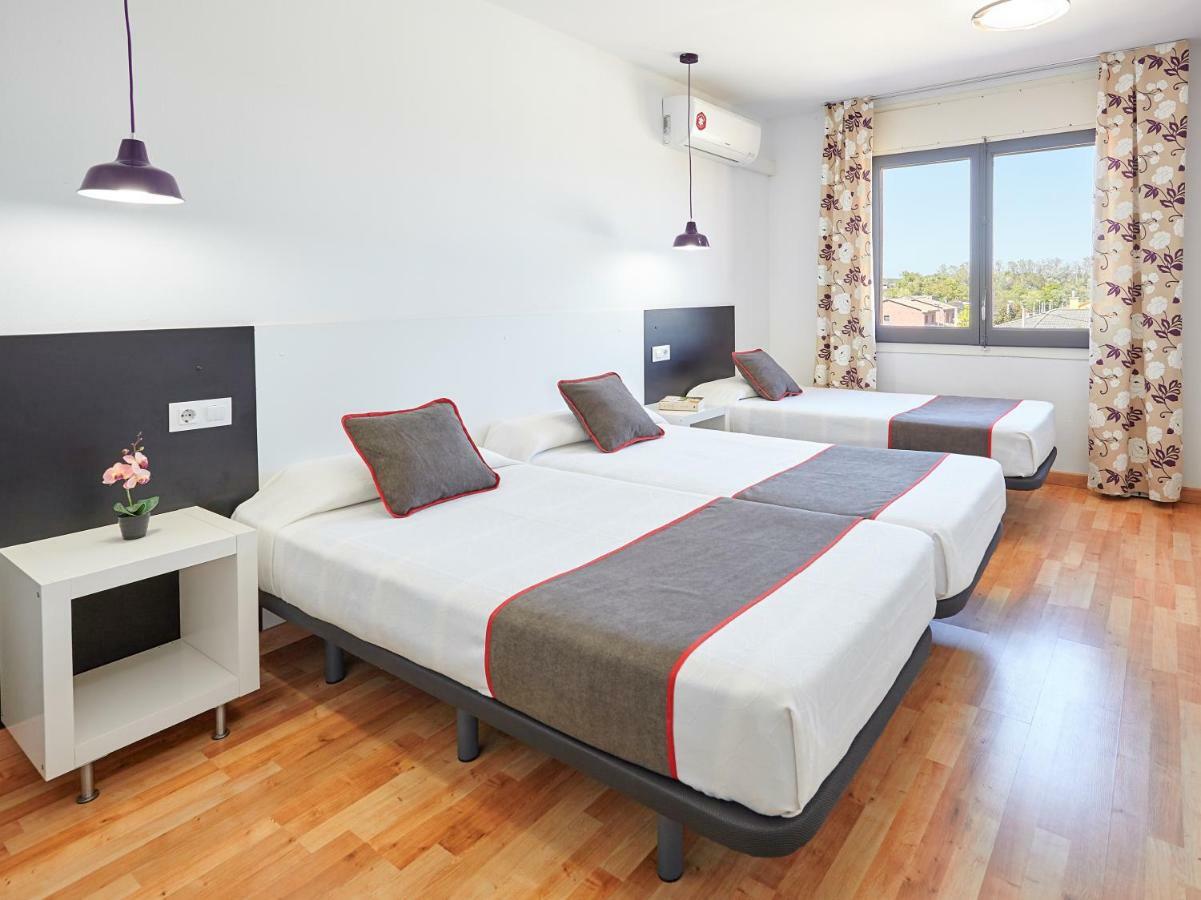 Hostal Mas Ferrer Cornellá de Terri Exteriör bild