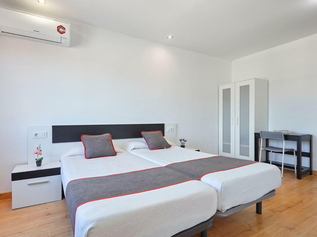 Hostal Mas Ferrer Cornellá de Terri Exteriör bild