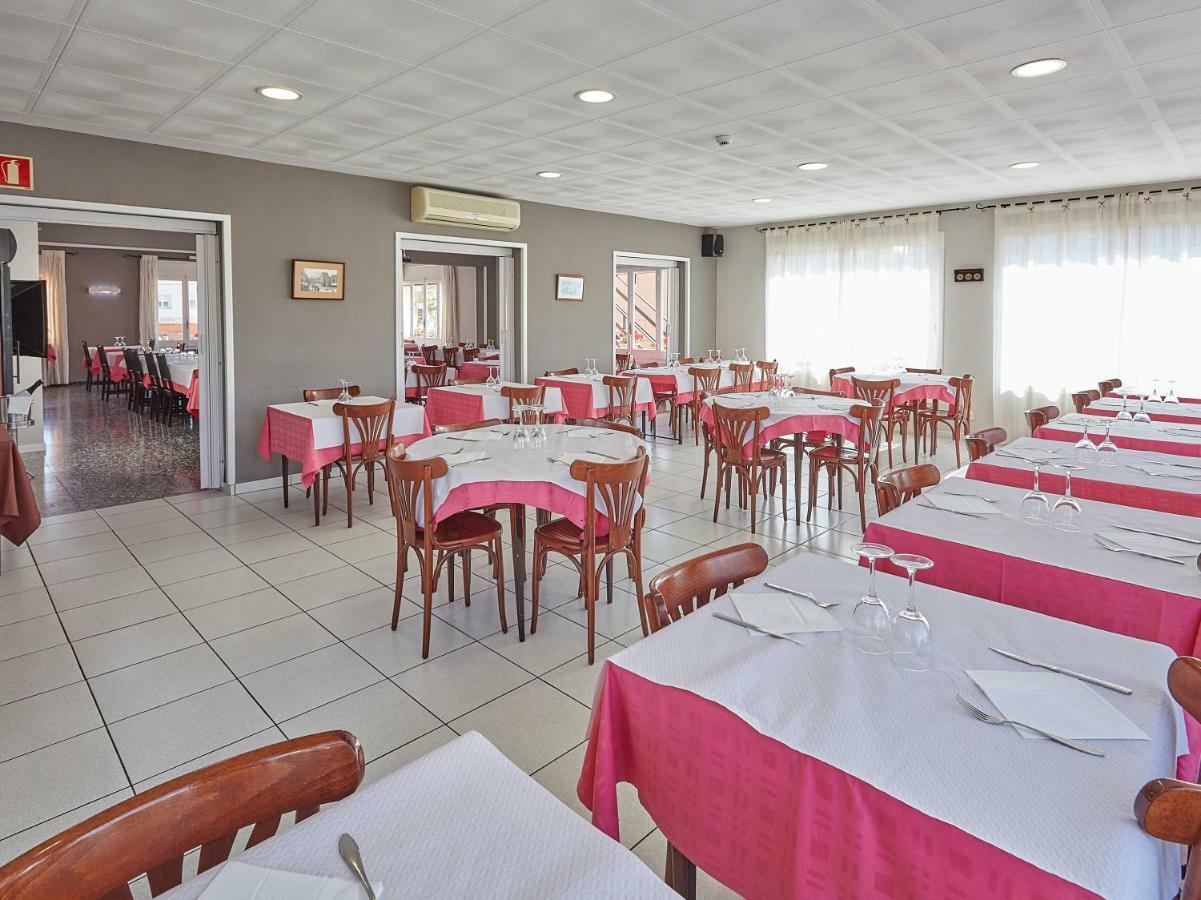 Hostal Mas Ferrer Cornellá de Terri Exteriör bild