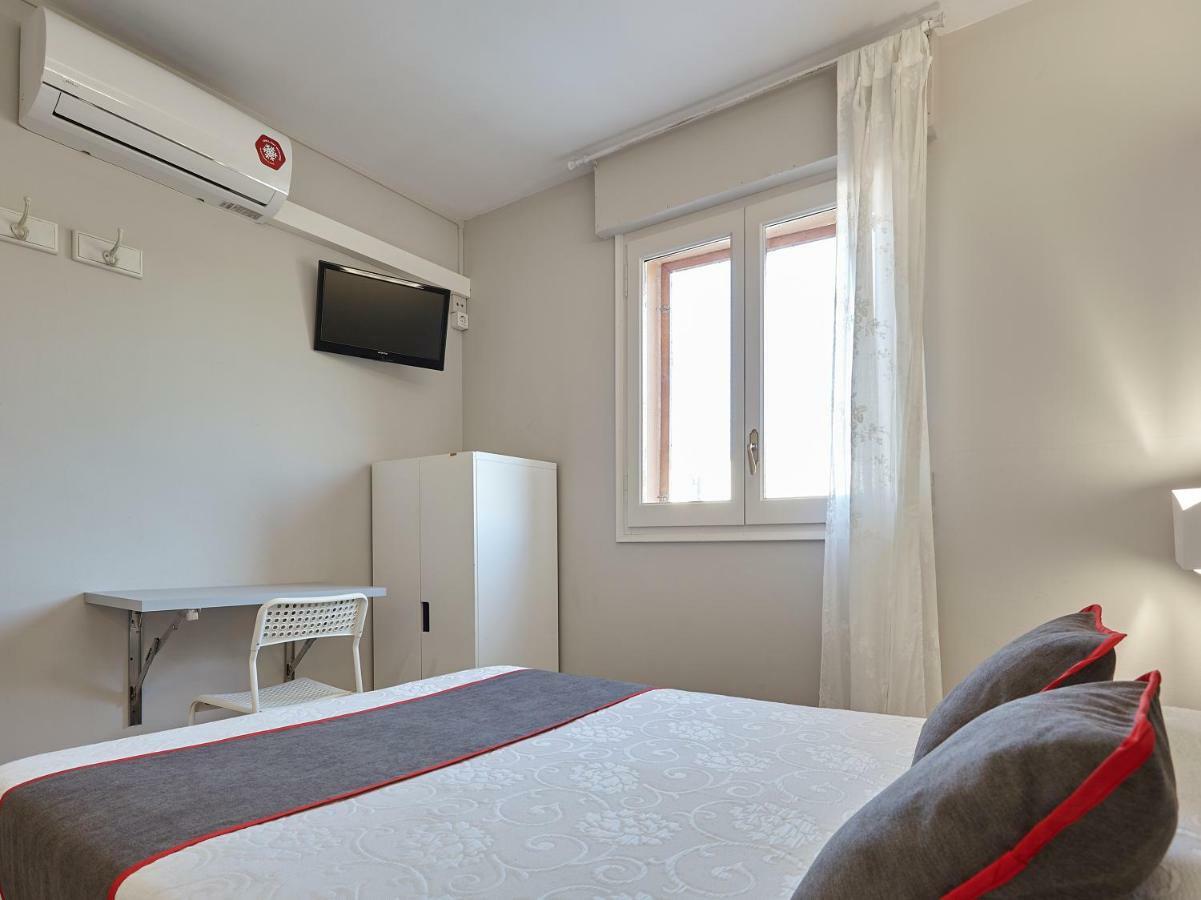 Hostal Mas Ferrer Cornellá de Terri Exteriör bild